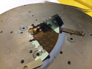 50 nm MgF2 on top of 1126 NPN (50 nm). The silver areas still have a pnc-si cap on them. No breaks!
